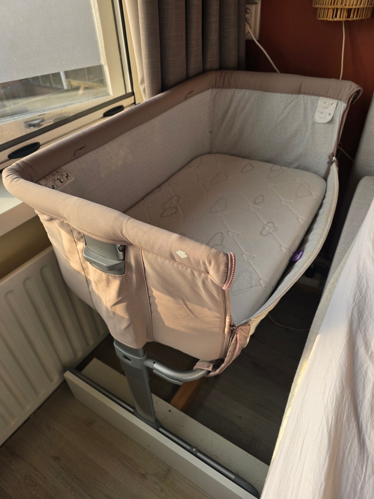 co sleeper chicco next to me voor extra hoog bed inc. matras, Ophalen, Zo goed als nieuw, Wieg