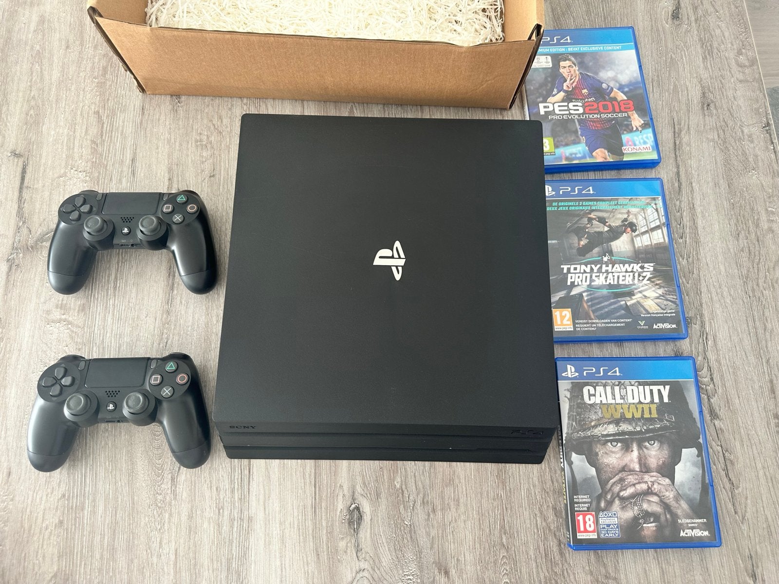 PlayStation 4 Pro met 2 controllers + 3 games, Spelcomputers en Games, Spelcomputers | Sony PlayStation 4, Ophalen, Met games
