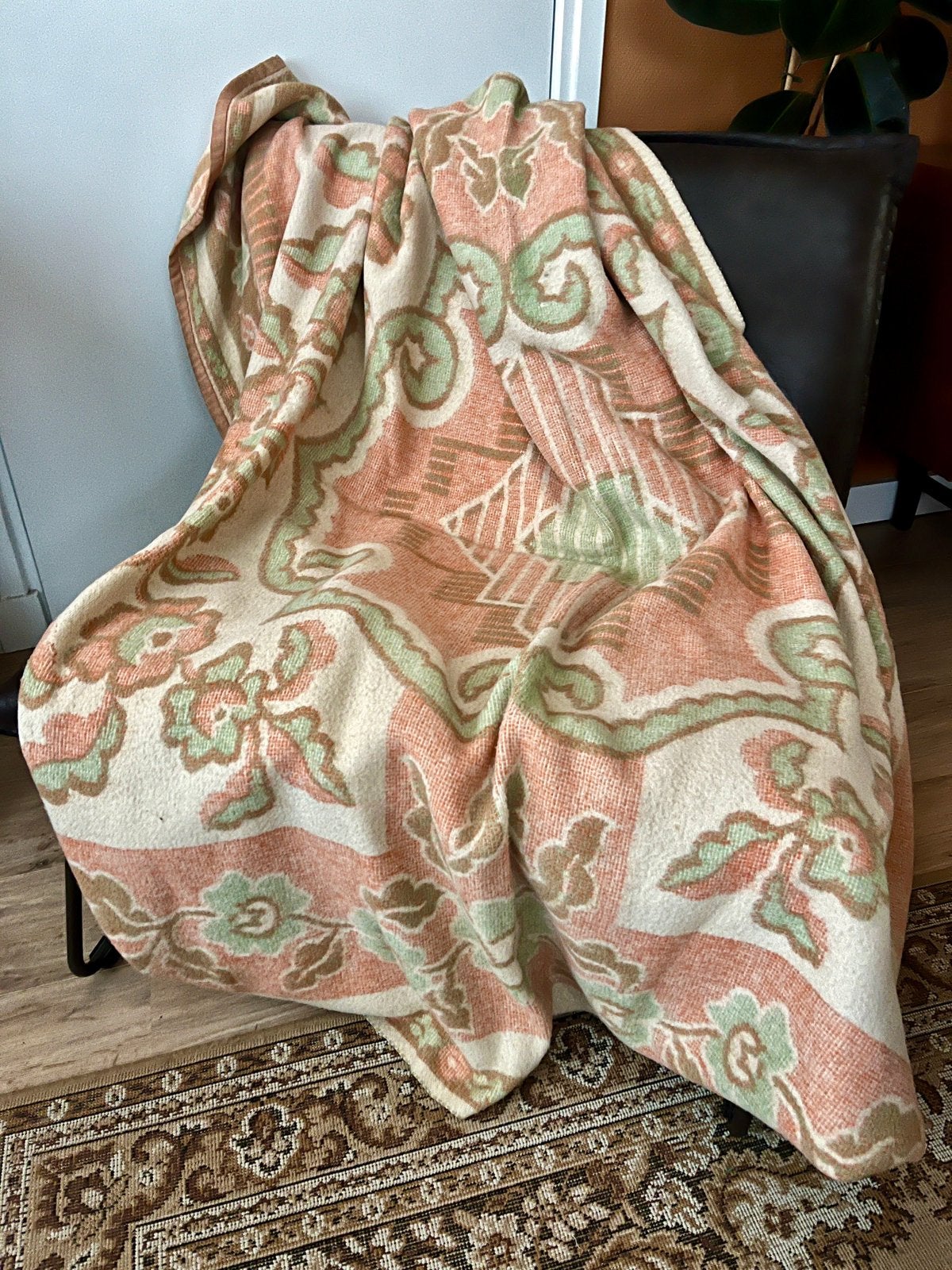 Vintage wollen deken roze/mint met bloemen., Ophalen, Gebruikt