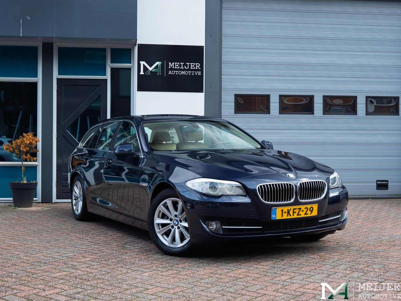 BMW 528i Touring High Executive|Leder|Aut.|Navi Pro|Stoelv.|, Auto's, BMW, Automaat, Euro 5, Gebruikt, 2000 kg