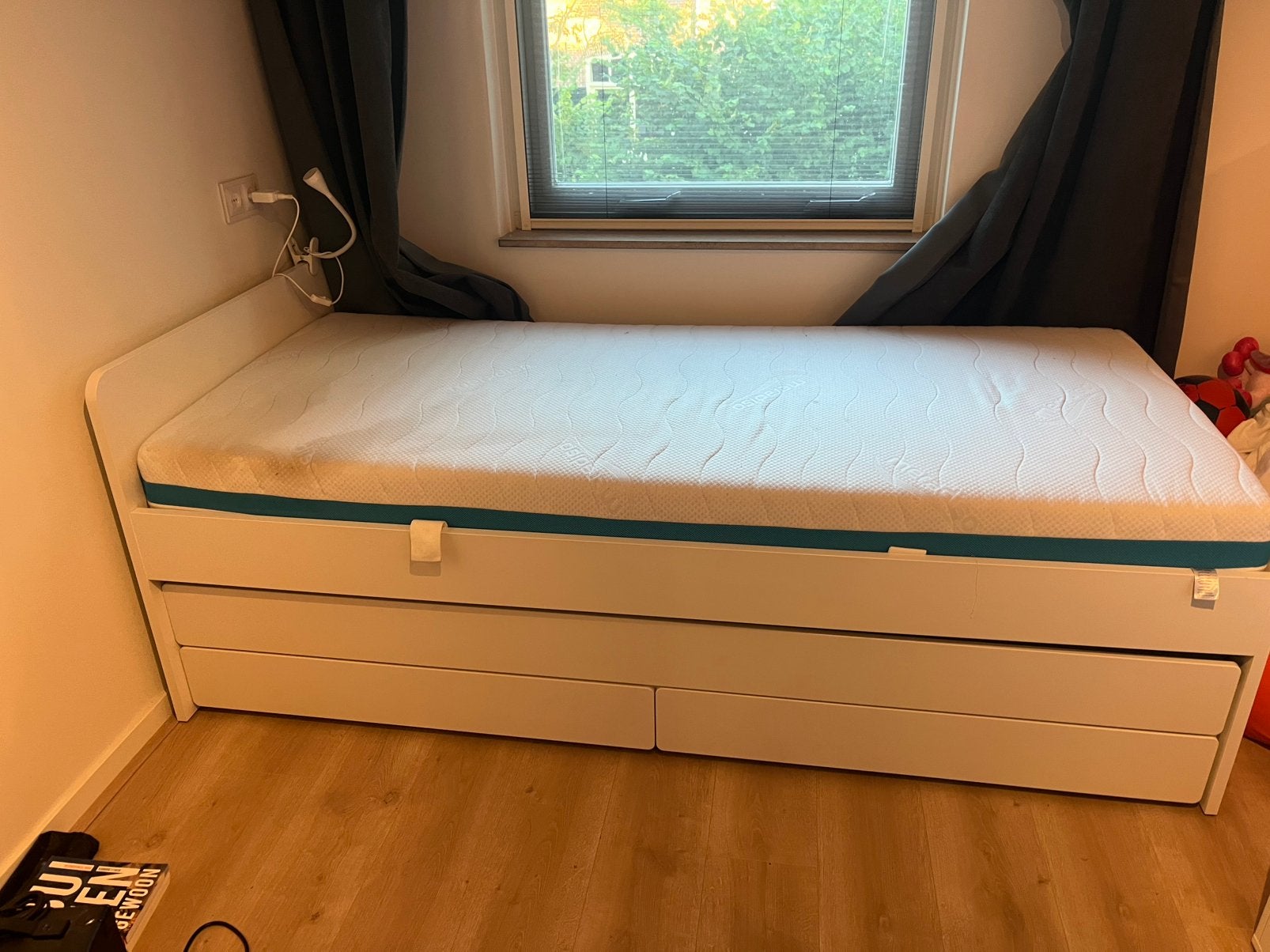 Släkt bed + logeerbed en lades, Huis en Inrichting, Ophalen, 90 cm, Eenpersoons, Wit