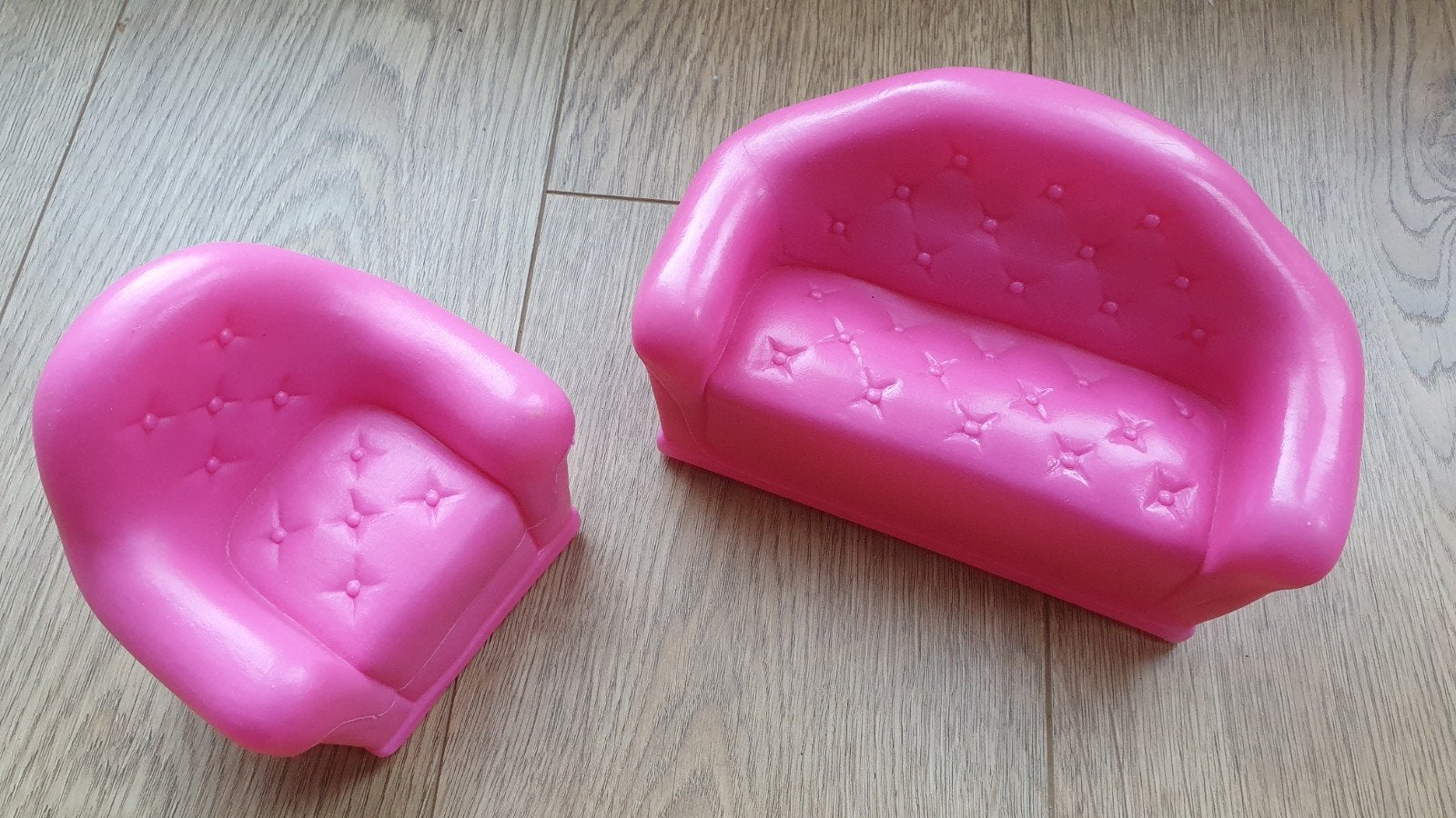 Barbie meubelset uit de jaren 90, bank en stoel, felroze, Ophalen of Verzenden, Zo goed als nieuw, Jongen of Meisje