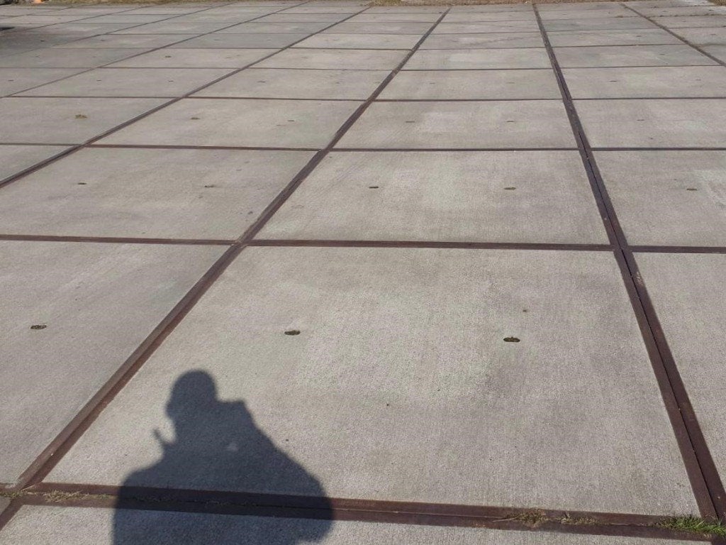betonplaten gebruikt met hoekrand 200x200x14 stelcon 300 st, Gebruikt, Overige typen, Ophalen of Verzenden, 10 m² of meer