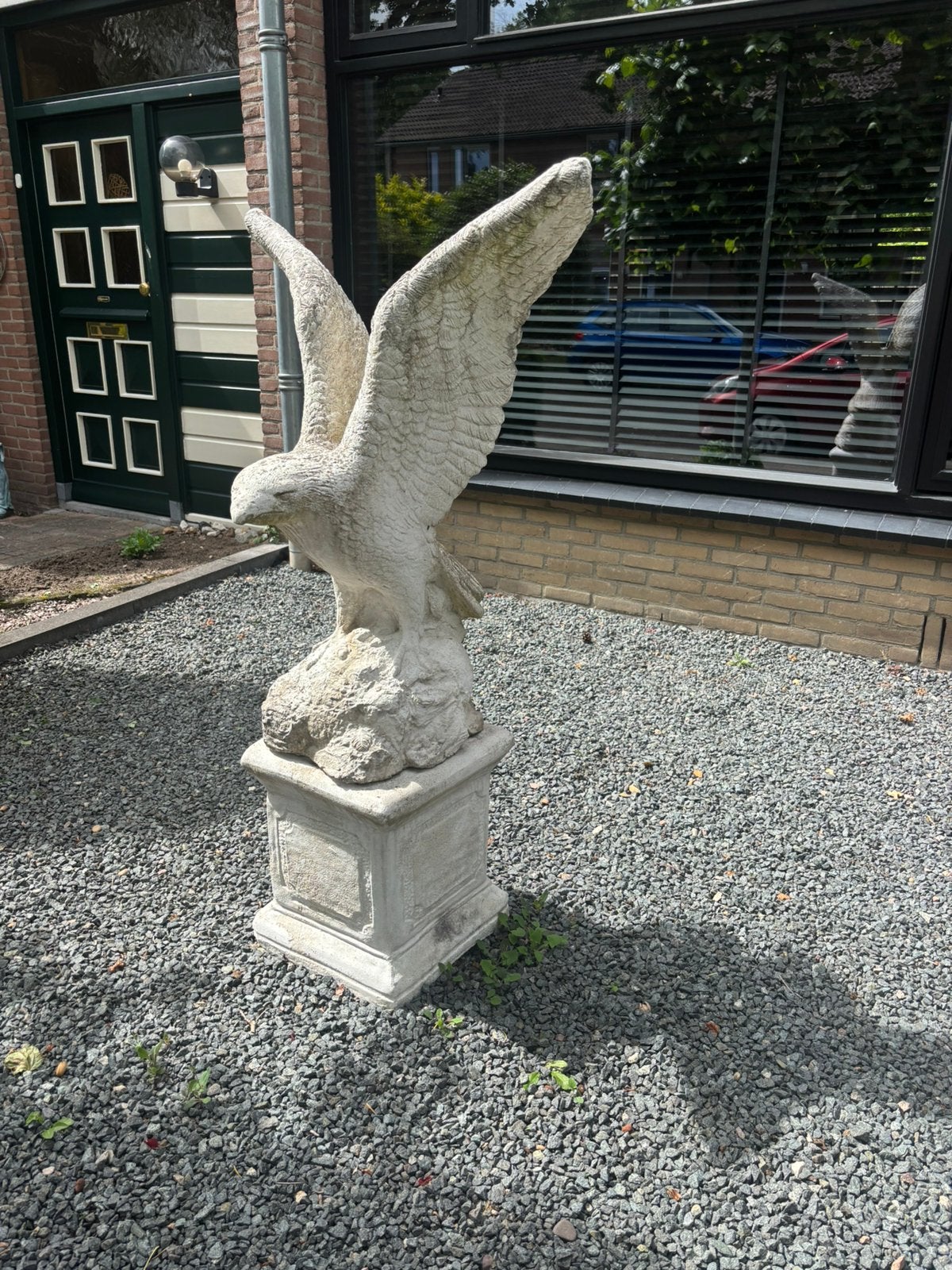 Adelaar beeld met sokkel, Ophalen, Zo goed als nieuw