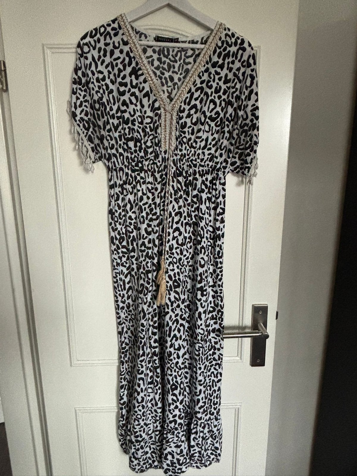 Pescara Maxi Jurk met Luipaardprint en Gouden Details, Kleding | Dames, Jurken, Wit, Ophalen of Verzenden, Zo goed als nieuw, Maat 36 (S)