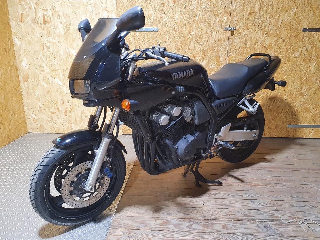 Yamaha Fazer 600 FSZ  1998 vd wal motoren sneek 1000,--, Motoren, Occasion, 4 cilinders, Bedrijf, 600 cc