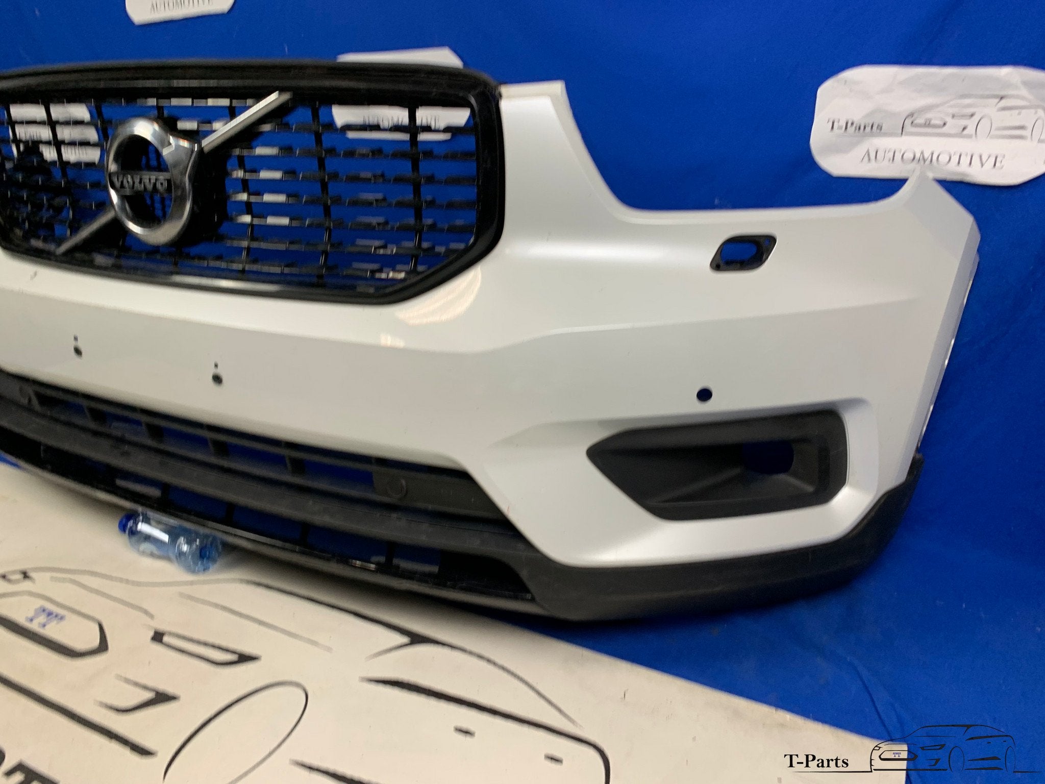 Volvo XC40 R-design voorbumper bumper grille gril rooster, Auto-onderdelen, Carrosserie en Plaatwerk, Info@fabrikant.eu, Ophalen of Verzenden