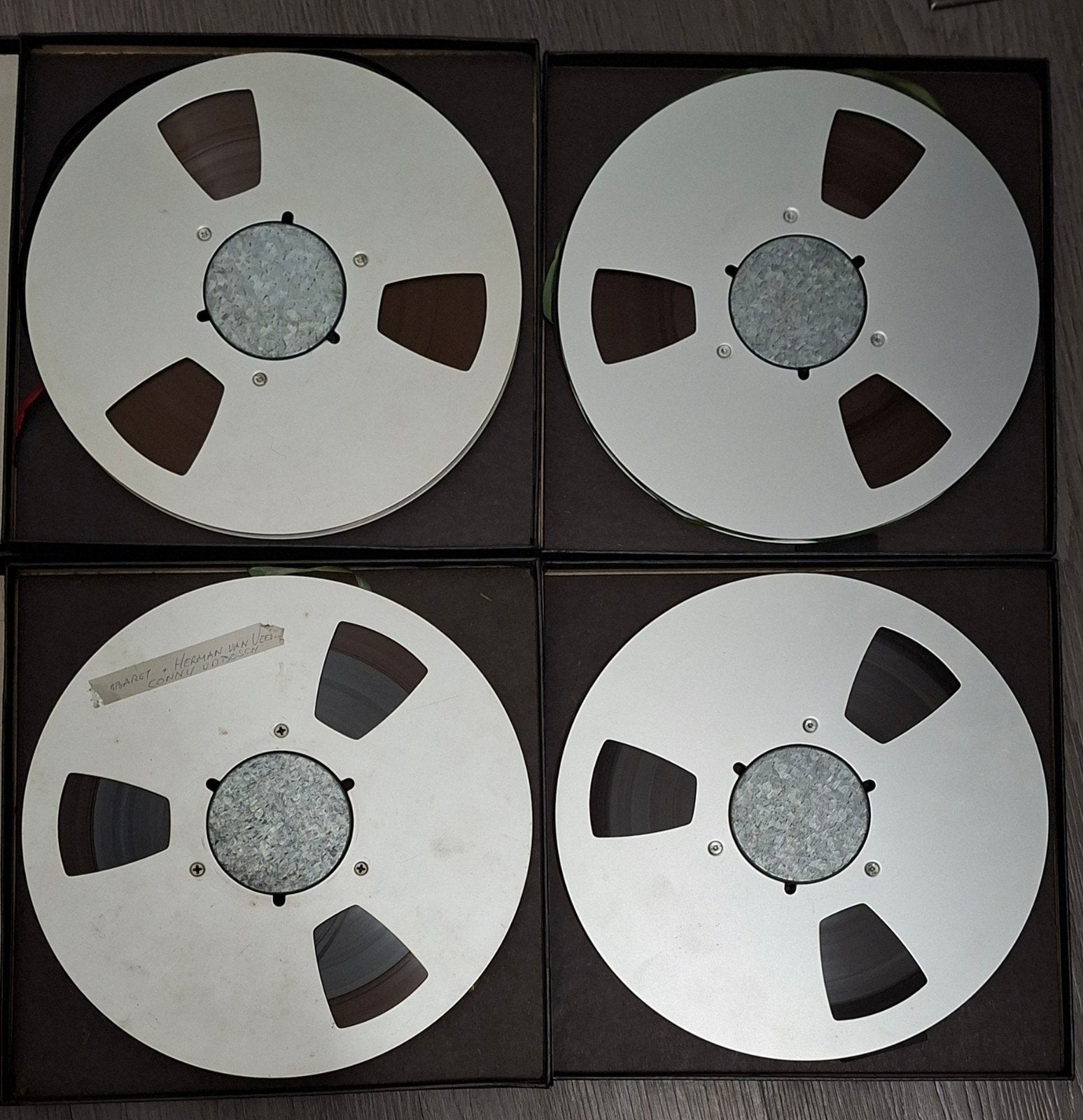 4 aluminium bandrecorder spoelen 10 inch met tape, Audio, Tv en Foto, Ophalen of Verzenden, Onderdeel, Met banden