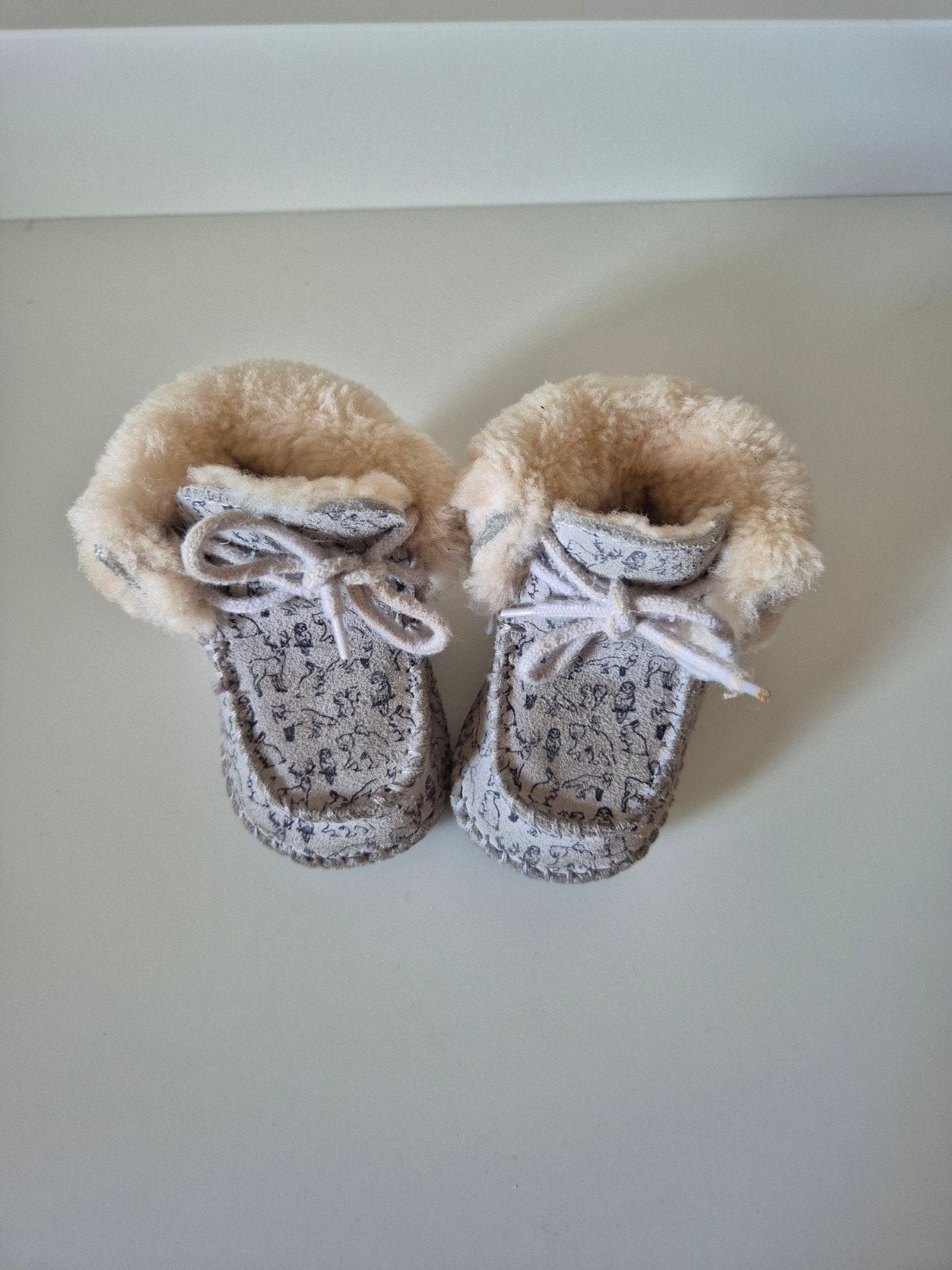 zeer nette Uggs veter boots maat 19 jongen/meisje, Ophalen of Verzenden, Zo goed als nieuw, Uggs, Jongetje of Meisje
