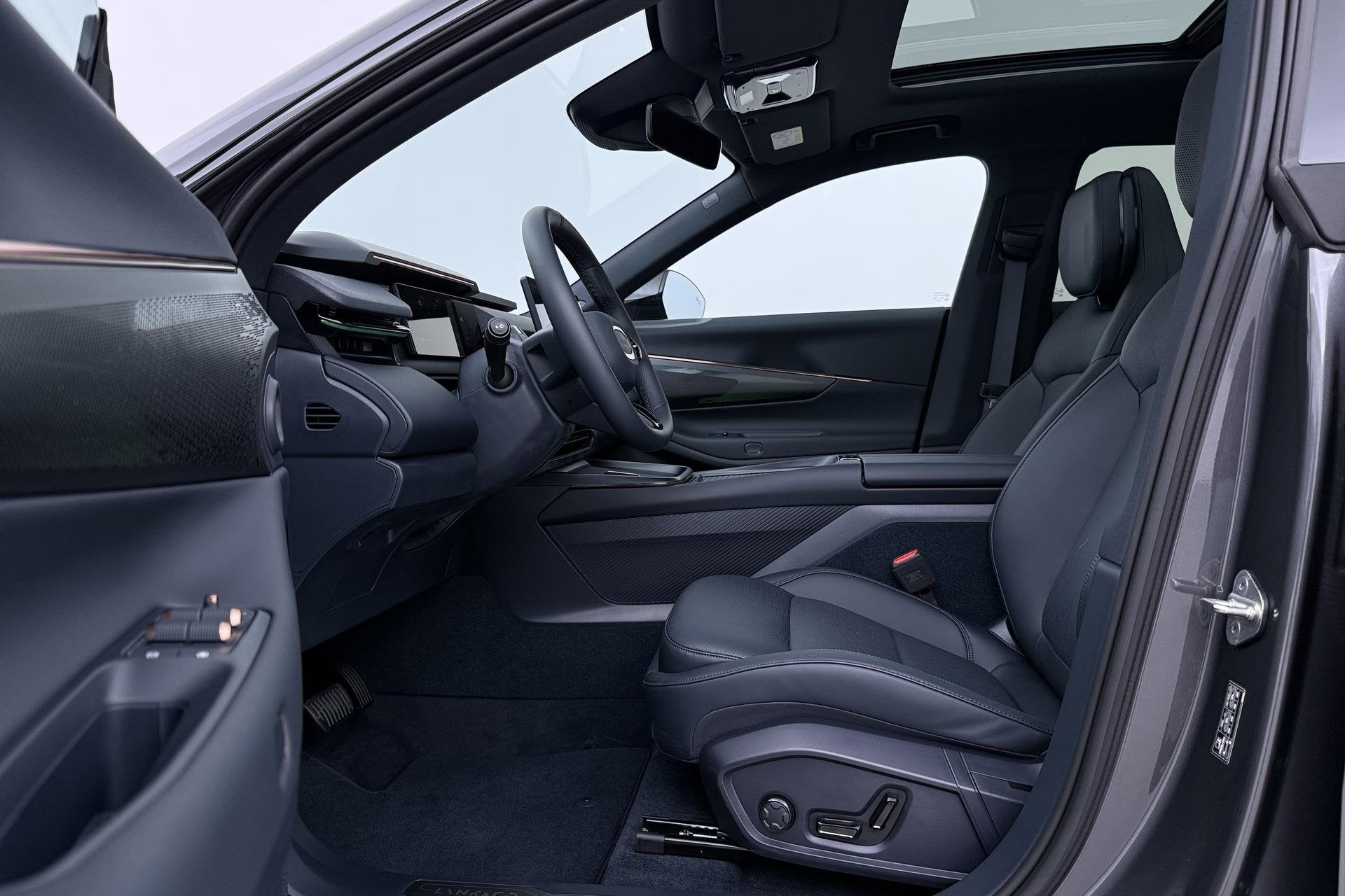 Lynk&co 08 1.5 Core | Panoramadak | 360° Camera | Stoelverw, Auto's, Gebruikt, Euro 6, Plug-in hybride, Hybride Elektrisch/Benzine