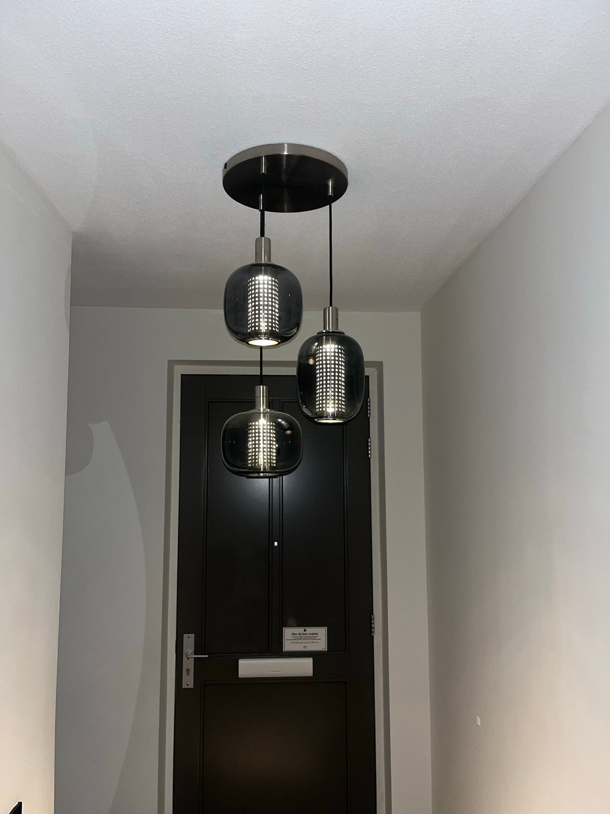 Moderne hanglamp met 3 glazen kappen - Zo goed als nieuw, Ophalen of Verzenden, Zo goed als nieuw, Glas