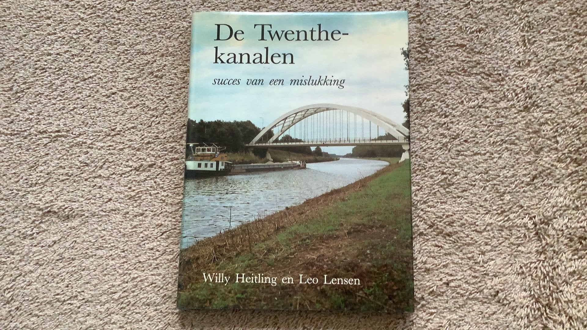 De Twentekanalen. Succes van een mislukking. 1984., Ophalen of Verzenden, Zo goed als nieuw, Overijssel