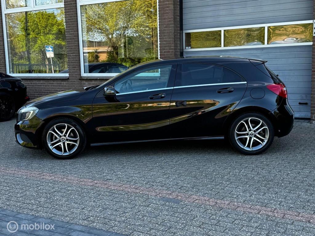 Mercedes A-klasse 180 Edition NAVI/AIRCO/MF-STUUR, Voorwielaandrijving, Gebruikt, 4 cilinders, Handgeschakeld