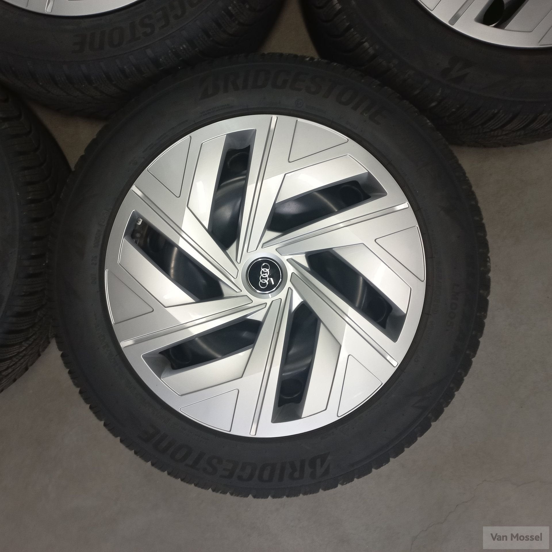 Audi Q4 E-Tron Bridgestone Blizzak LM005 255/50/R19 235/55/R, 19 inch, Gebruikt, 255 mm, -