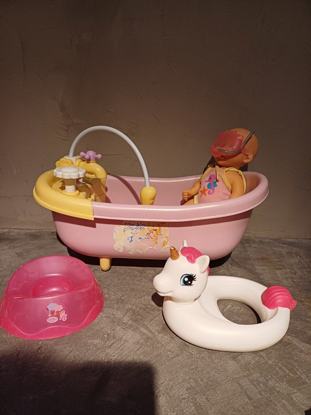 Roze poppen badje met Simba pop, badpak, duikbril, zwemring, Ophalen of Verzenden, Gebruikt