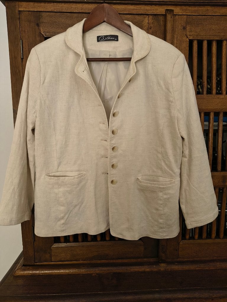Kort gebroken wit linnen jasje van B Three, Kleding | Dames, Jasjes, Kostuums en Pakken, Wit, Maat 42/44 (L), Ophalen of Verzenden