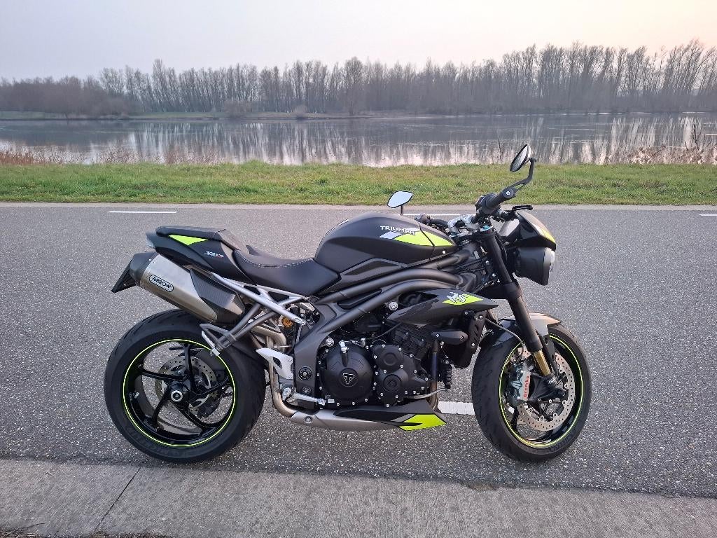 Triumph Speed Triple 1050 RS - nieuwstaat <12kkm, Motoren, Motoren | Triumph, Motorrijbewijs A, Gebruikt, 3 cilinders, Particulier
