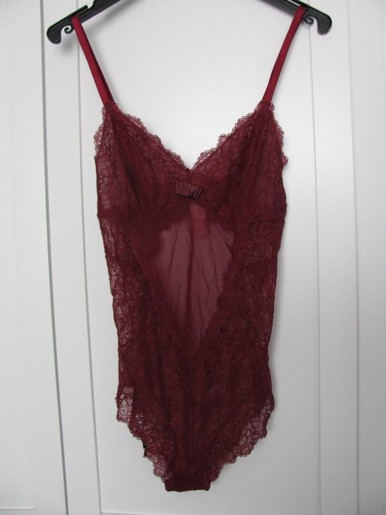 Bordeauxrode body, Hunkemöller, maat S, ongedragen, Hunkemöller, Verzenden, Overige kleuren, Body of Korset