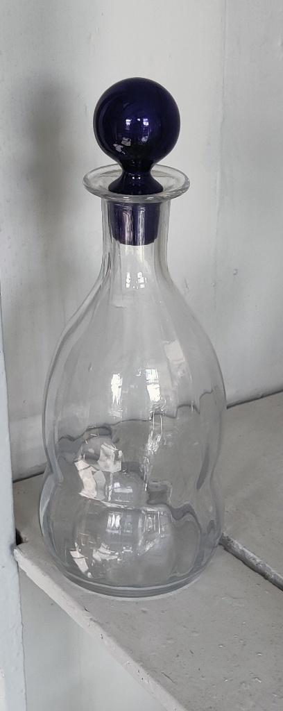 Prachtige karaf  met donkerblauwe stop, Ophalen of Verzenden