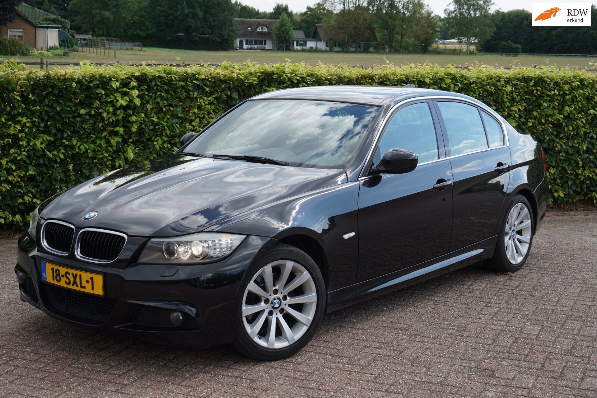 BMW 3-serie 318i Corporate Lease Luxury Line|M-Sport|Trekhaa, Automaat, Euro 5, Zwart, 4 cilinders