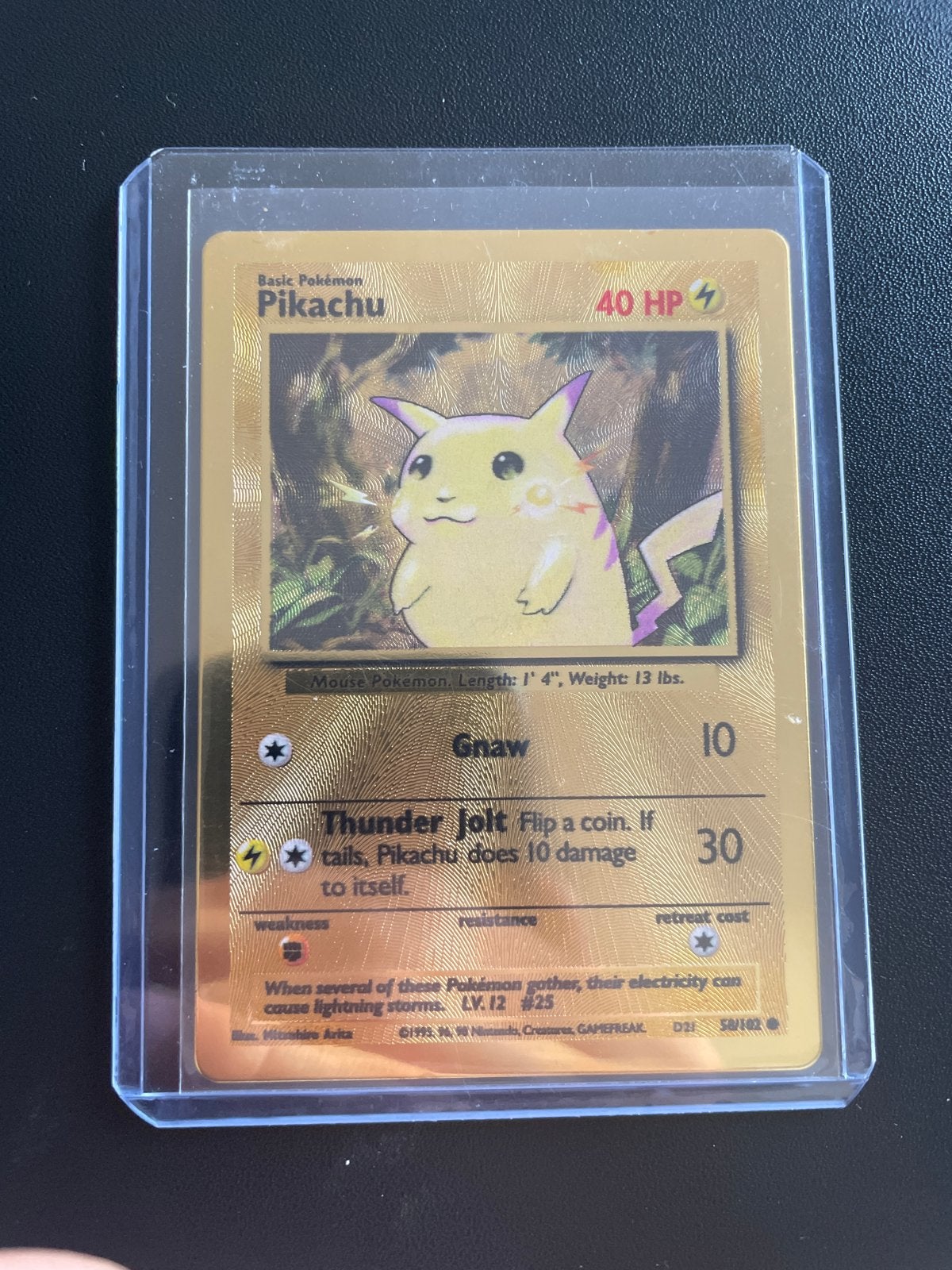 Gouden Pikachu Pokémon gold metal Kaart - Speciale Editie, Ophalen of Verzenden, Zo goed als nieuw, Losse kaart, Foil