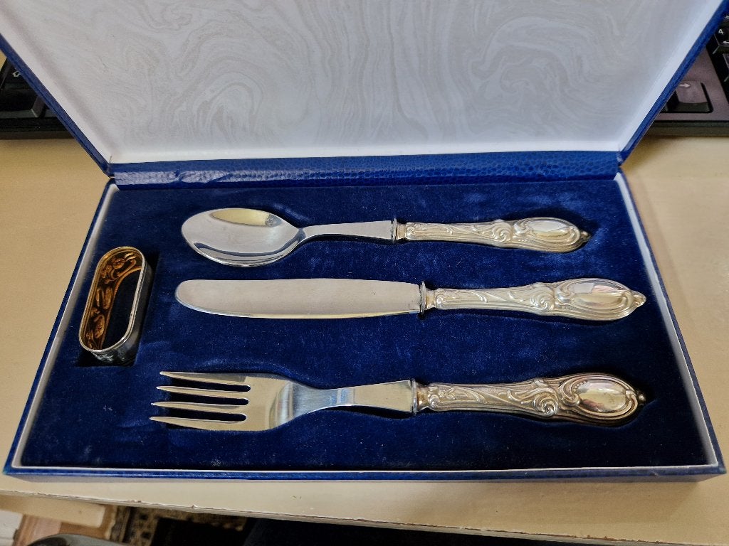 Vierdelig kinderbestek in rococostijl. Sterling zilver 925, Antiek en Kunst, Ophalen of Verzenden, Zilver