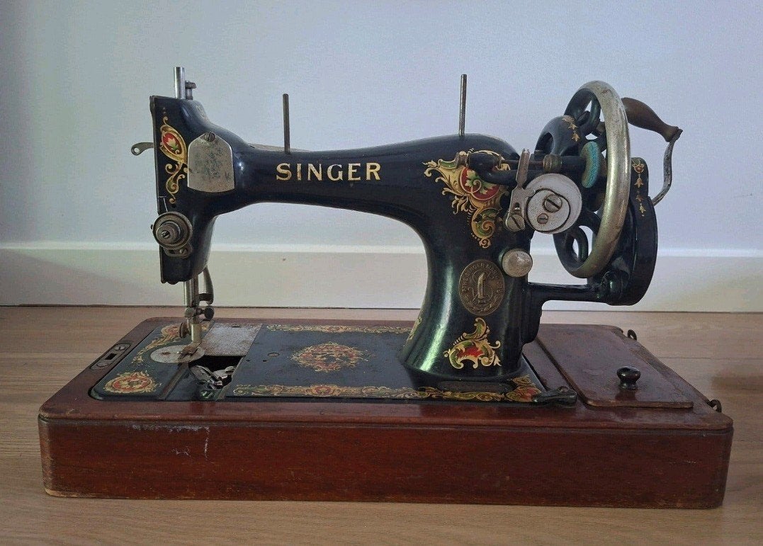 Antieke Singer naaimachine, Ophalen