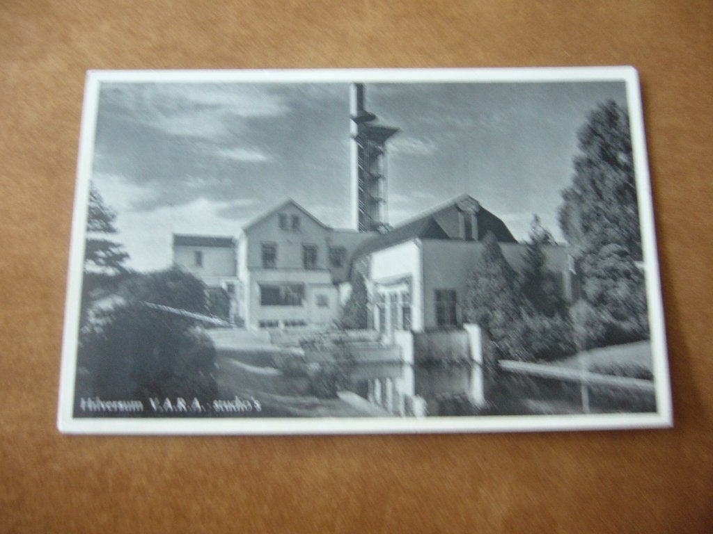 HILVERSUM  =  V.A.R.A. STUDIO,S, Verzamelen, Ophalen of Verzenden, 1940 tot 1960, Gelopen, Noord-Holland