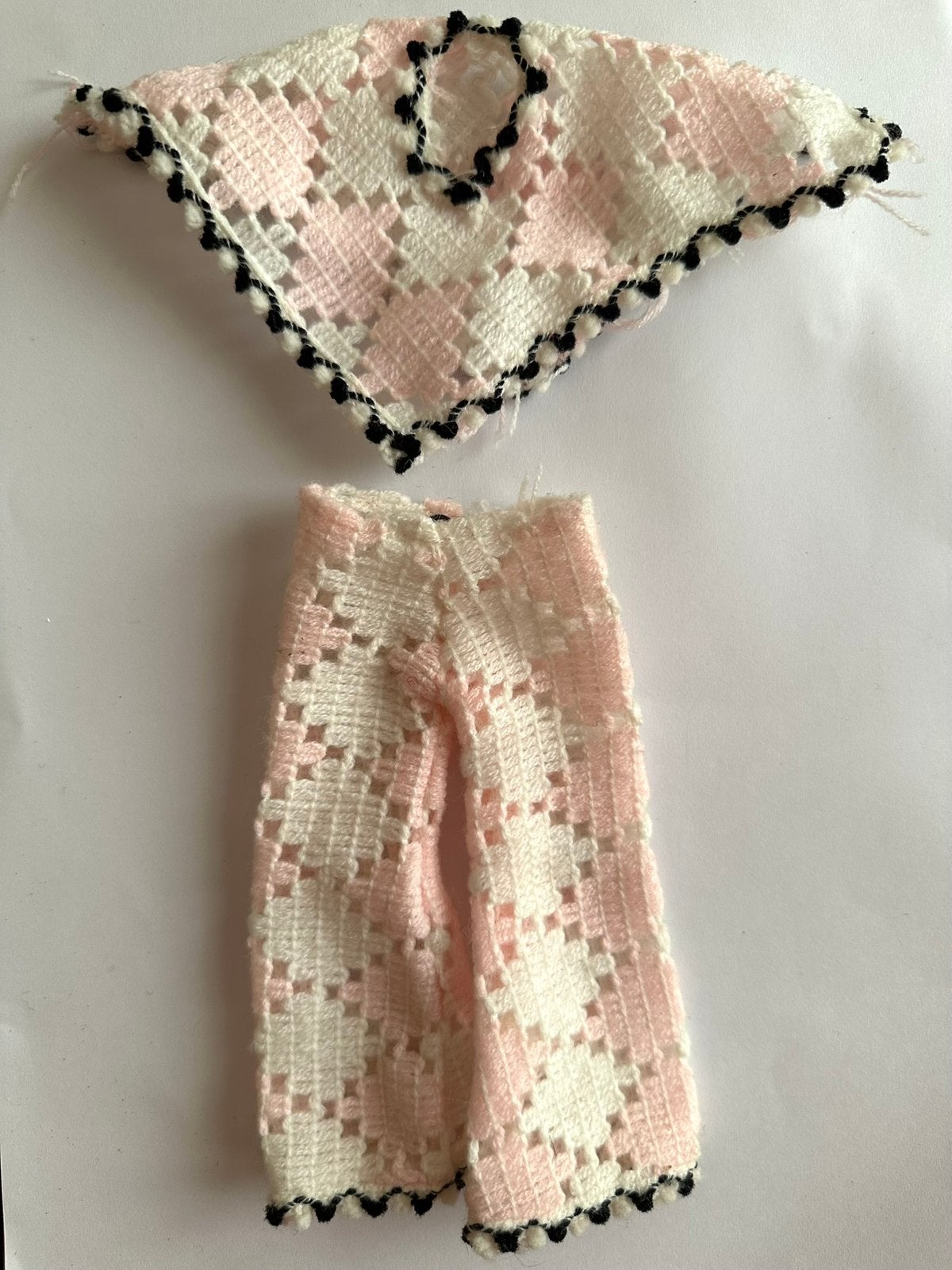 Vintage jaren ‘70 set voor Barbie of evengrote pop, Verzamelen, Poppen, Verzenden, Gebruikt, Kleertjes