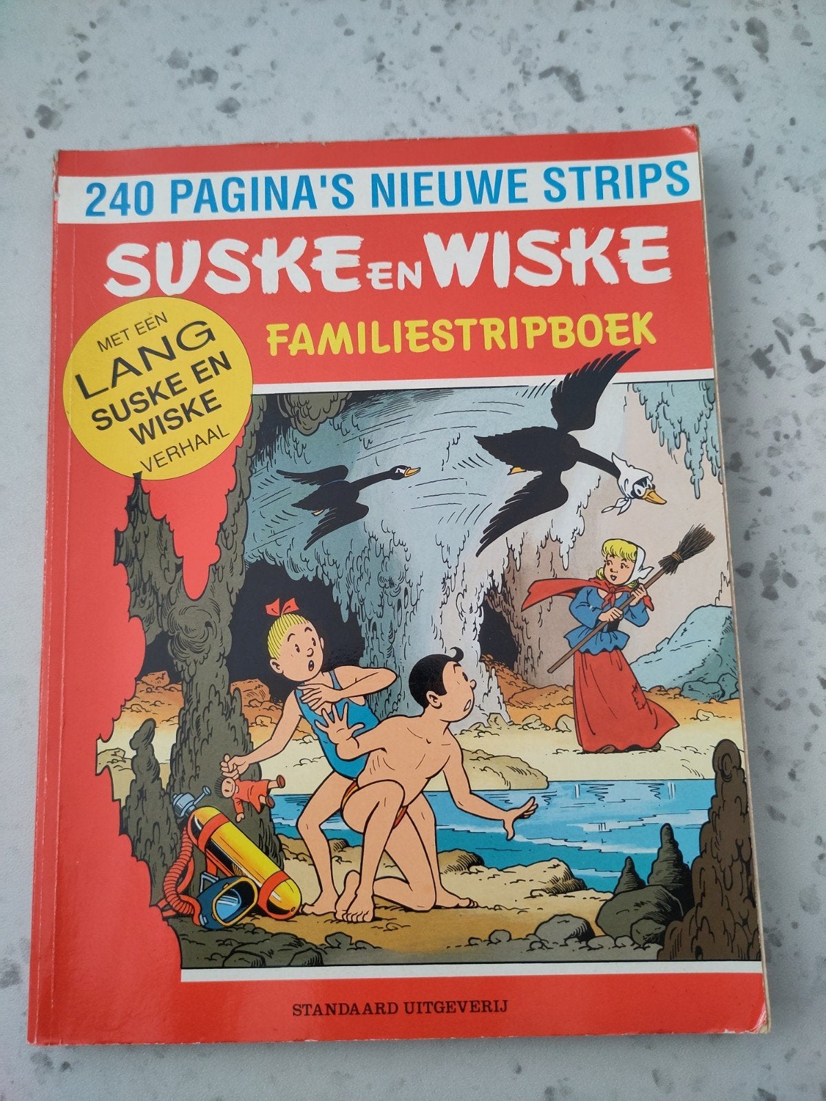 Suske en Wiske Familiestripboek - Witte Zwanen Zwarte Zwanen, Ophalen of Verzenden
