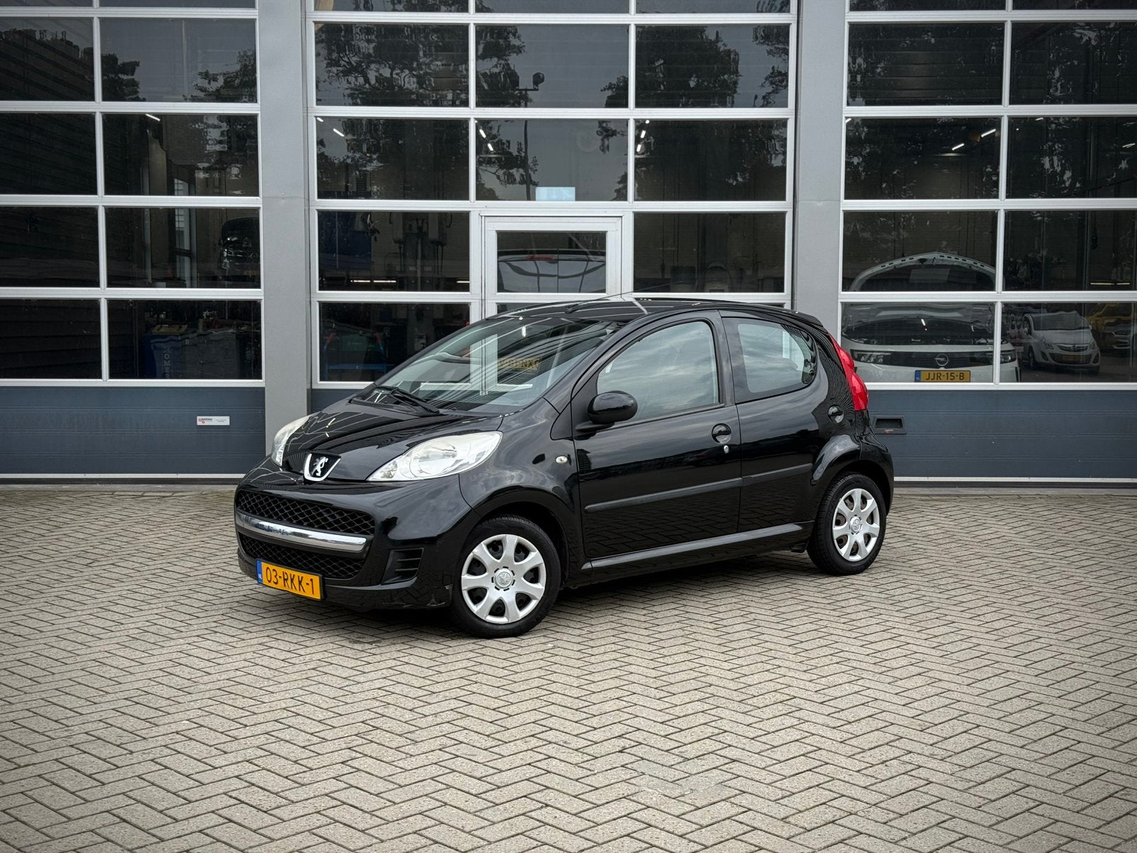 Peugeot 107 1.0 12V 5DR 2011 | Airco | Elektrische ramen, Voorwielaandrijving, Euro 5, Stof, Metallic lak