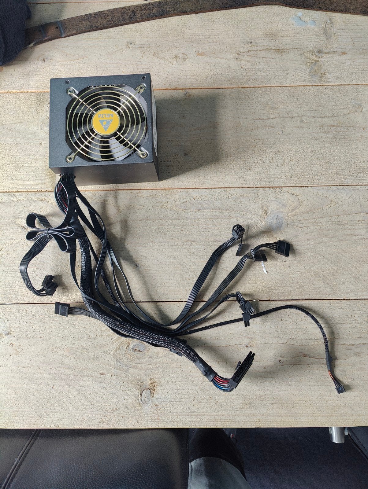 Delta 550w psu, Computers en Software, Interne voedingen, Ophalen of Verzenden, Zo goed als nieuw