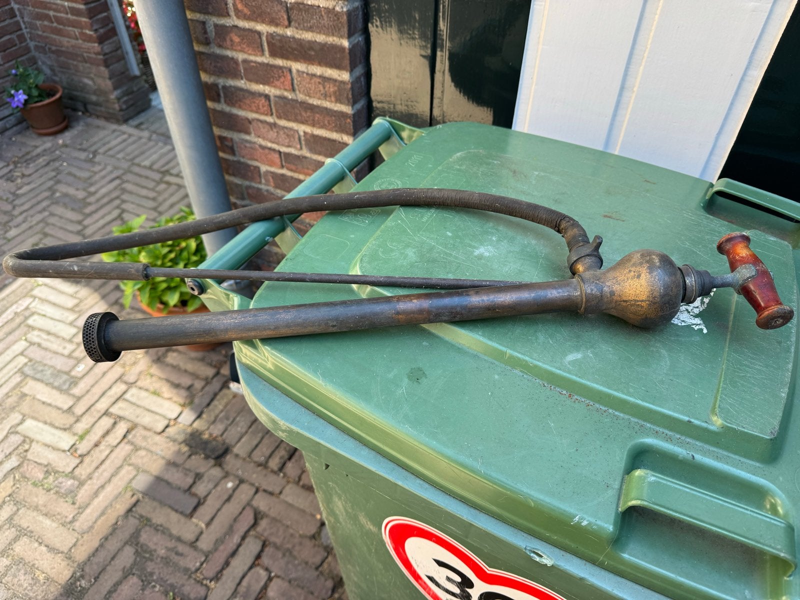 Antieke bronzen spuit, nog steeds werkend, Ophalen, Brons