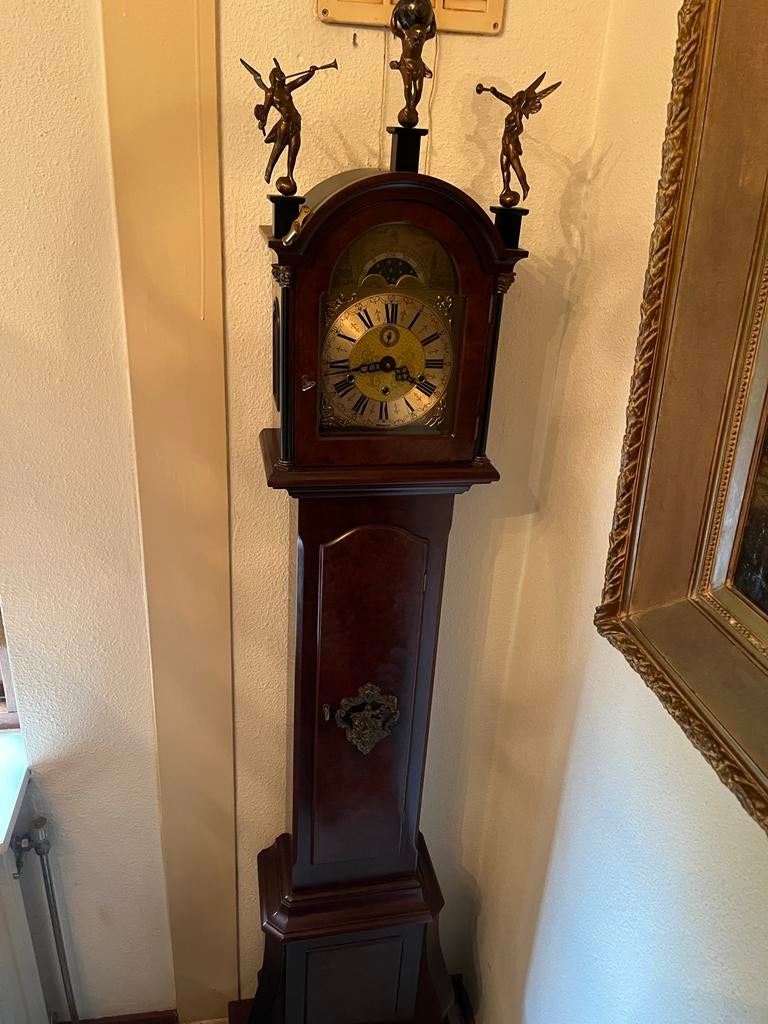 Antieke staande klok met maanstand, Ophalen