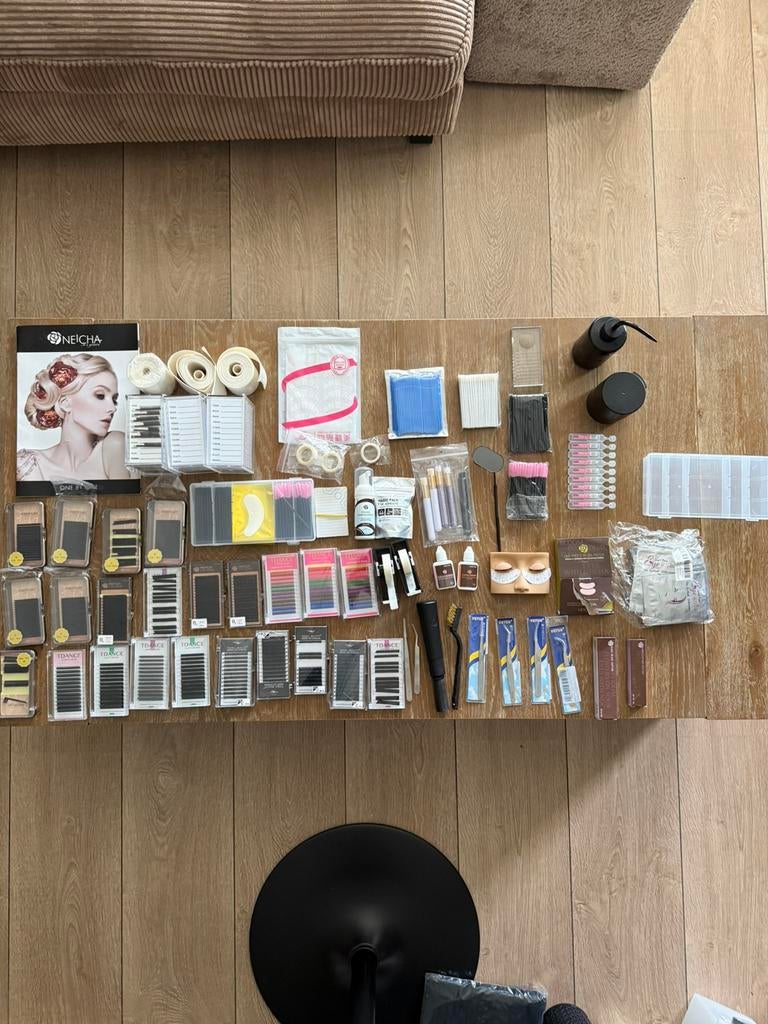 Wimperextensions one by one Neicha, Ogen, Zwart, Ophalen of Verzenden, Zo goed als nieuw
