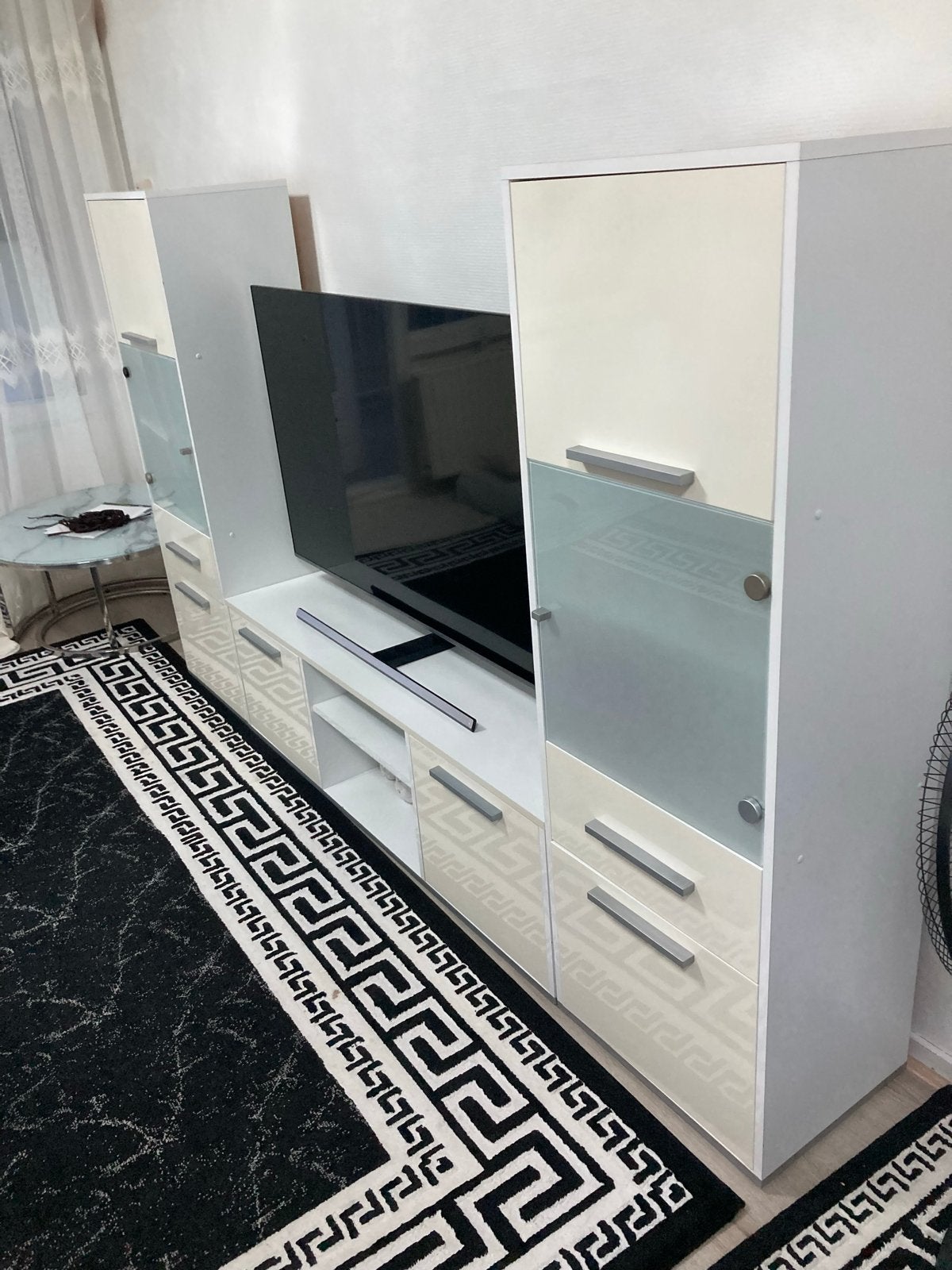 Tv kast, Ophalen