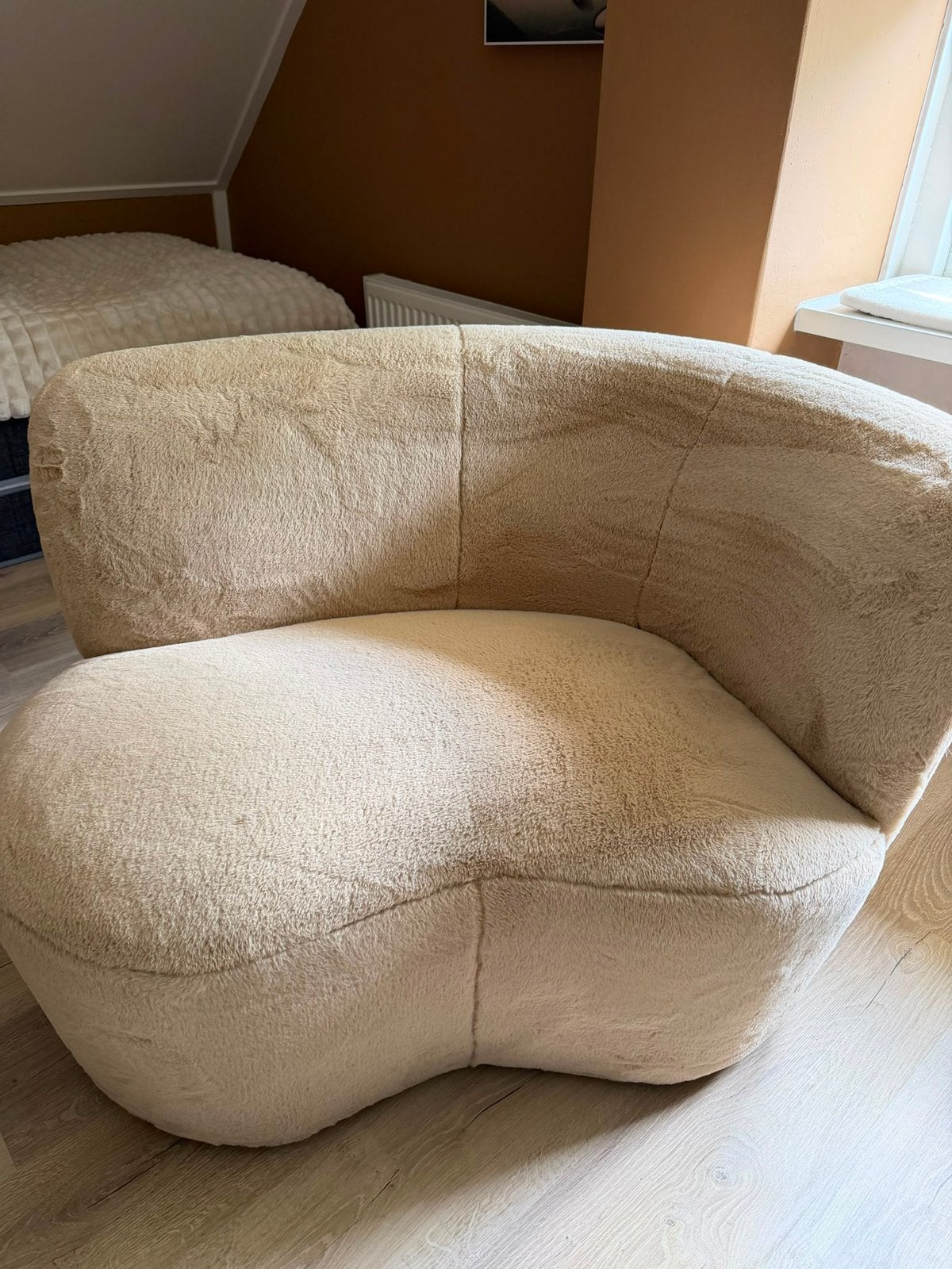WOOOD fauteuil Stone vacht zand met leuning rechts, Ophalen, Zo goed als nieuw, Rond, Stof