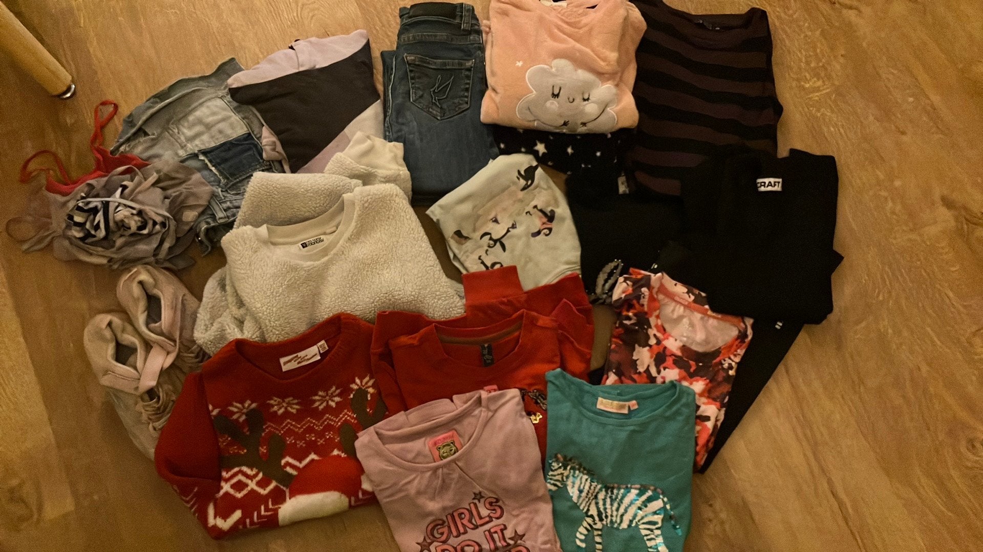 Groot kledingpakket voor meisje. Enkele fotos toegevoegd, Ophalen of Verzenden, Gebruikt, Meisje, Overige typen