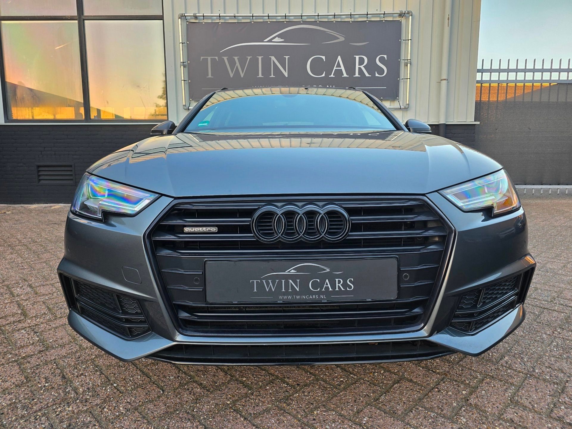 Foto 2 van Audi A4 Avant 2.0 TFSI quattro Sport S line black edition