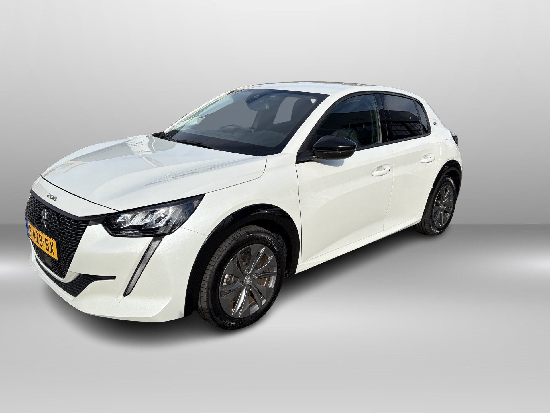 Peugeot e-208 EV Allure Pack 50 kWh SOH 95% (bj 2022), Auto's, 136 pk, Gebruikt, 361 km, Wit