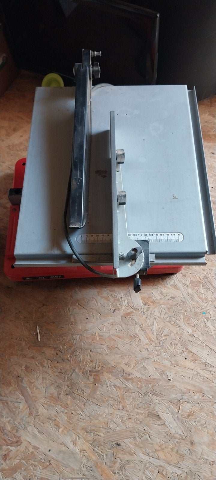 Stayer Afkortzaag - Krachtige en Betrouwbare Zaagmachine, Ophalen, 600 tot 1200 watt, Afkortzaag, 30 tot 70 mm