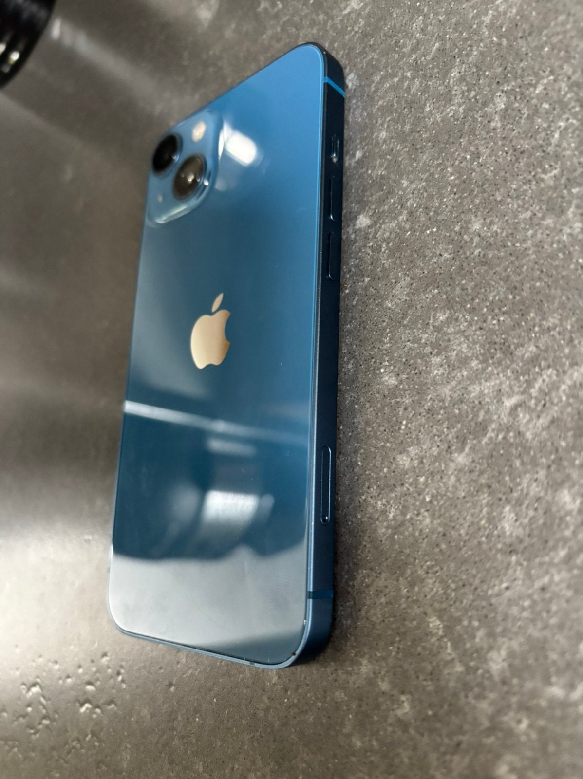 Foto 4 van Apple iPhone 13 blauw 128GB