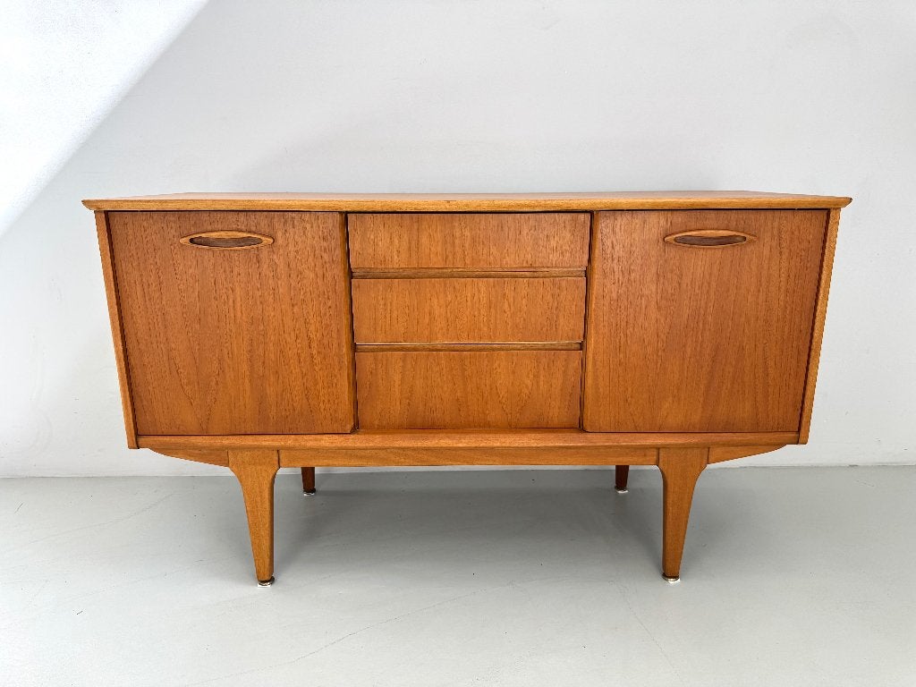 Vintage dressoir Jentique., 150 tot 200 cm, Teakhout, Ophalen of Verzenden, Zo goed als nieuw