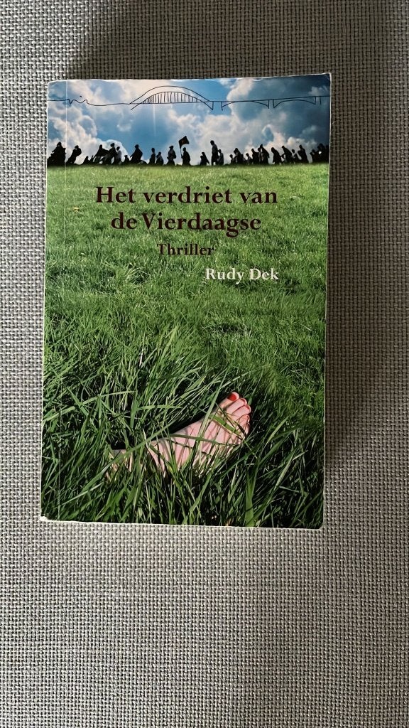 Boek: Het verdriet van de Vierdaagse, Ophalen of Verzenden, Gelezen, Rudy Dek, Nederland