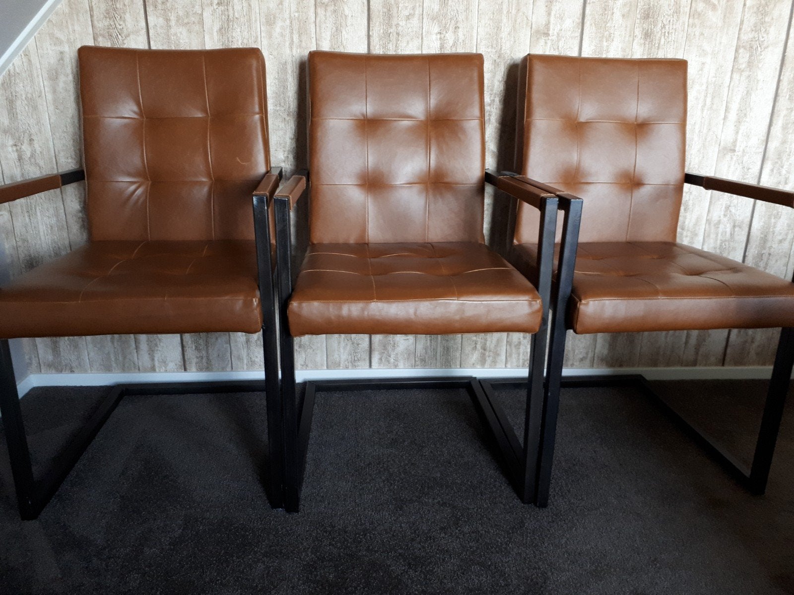 Set van 3 bruine leren eetkamerstoelen met metalen frame, Huis en Inrichting, Ophalen, Zo goed als nieuw, Leer, Drie