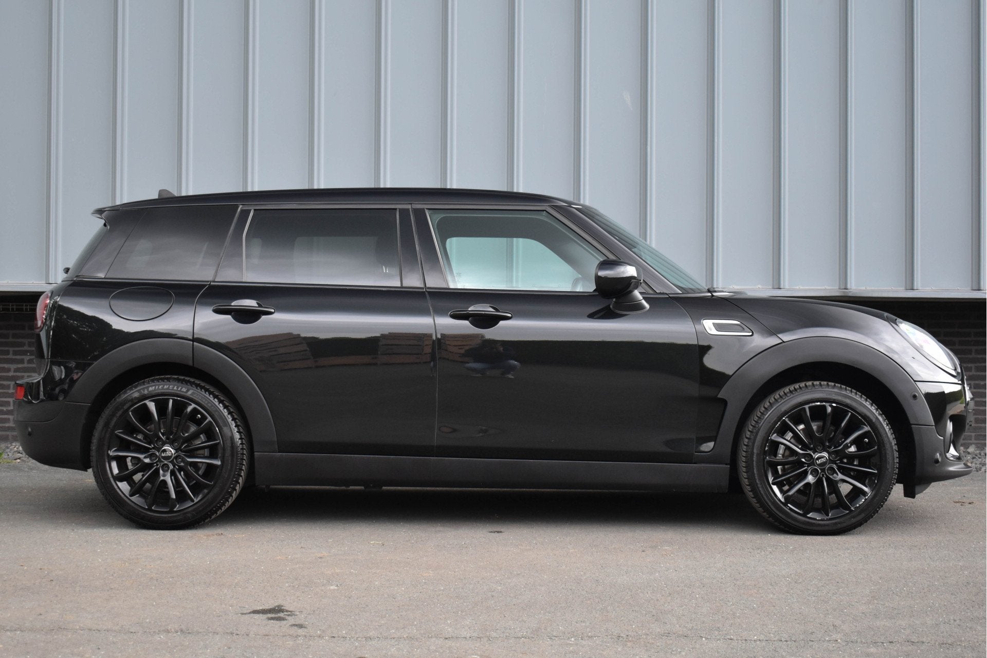 MINI Clubman 1.5 One Aut. | Xenon/LED | Stoelverwarming | Ke, Stof, Zwart, 102 pk, 19 km/l