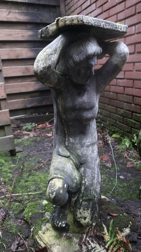 Oude tuinbeelden met prachtige natuurlijke patina, Ophalen