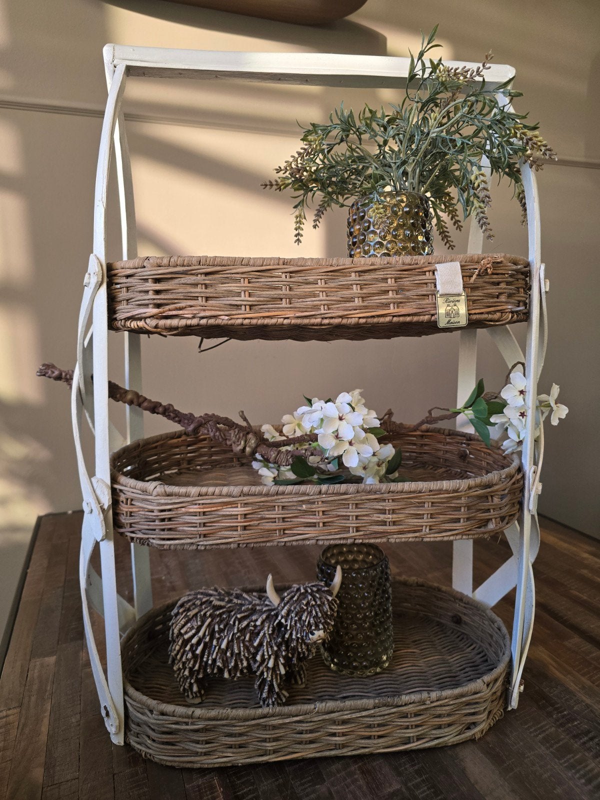 Rivièra Maison – Landelijke etagère met 3 rieten manden, Huis en Inrichting, Ophalen, Gebruikt, Etagère, Natuurlijk materiaal