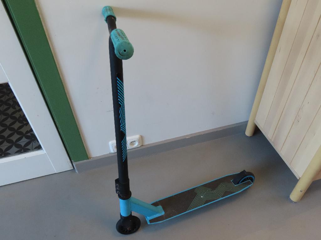 Stuntstep Black Dragon Road Rage - Zwart/Blauw, Ophalen, Gebruikt, Gewone step, Black dragon stunt step