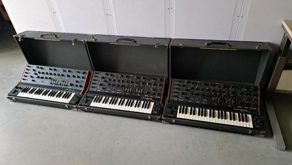 Crumar DS-2 Synthesizer. (Drie stuks) GOED LEZEN ! ! !, Muziek en Instrumenten, Gebruikt, Overige aantallen, Met koffer of flightcase